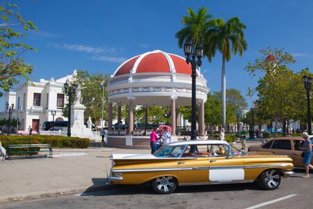 Cienfuegos, Cuba - January  28, 2017: Jose Marti Park, the main square of Cienfuegos (UNESCO World Heritage), Cuba. Cienfuegos, capital of Cienfuegos Province, is a city on the southern coast of Cuba.The city is dubbed La Perla del Surのeditorial素材