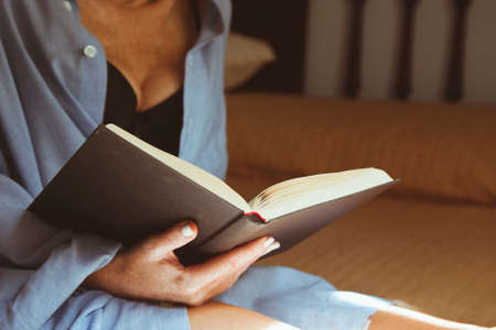 woman at home reading the bookの写真素材