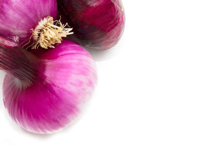 red onions Isolated in white backgroundの写真素材