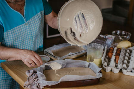 preparing cakes and pastries at home