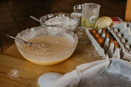 preparing cakes and pastries at home