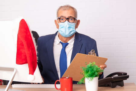 businessman in the office with face maskの写真素材