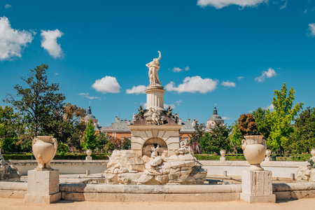 monument entrance to the island gardens in aranjuez, madridの写真素材