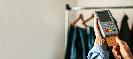 hand paying with credit card in storeの写真素材