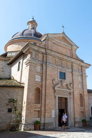assisi,italy july 11 2020 :church new house of san francesco in the center of assisiのeditorial素材