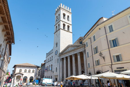 assisi,italy july 11 2020 :square of common of assisi in the center of the townのeditorial素材