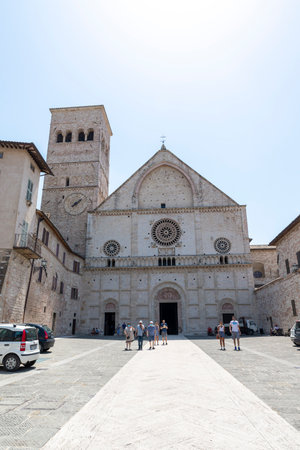 assisi,italy july 11 2020 :cathedral of san rufino near square of commonのeditorial素材
