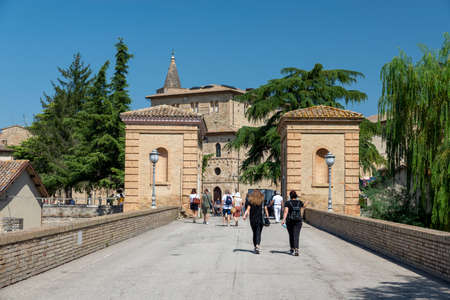 Access to the city of Bevagnaの写真素材