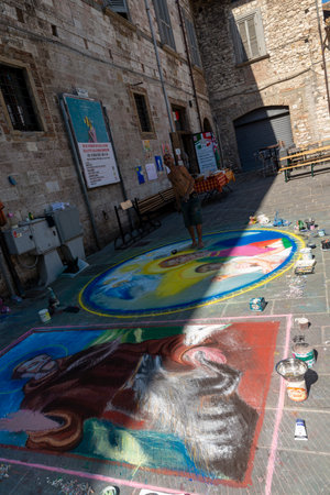 street artist and his works drawn on the groundのeditorial素材
