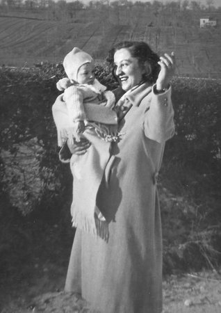 terni, italy september 10 1940: family portrait in the 40sのeditorial素材