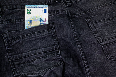 10 euros that come out of the pocket of blue jeans