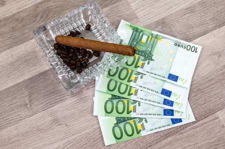 100 euro banknotes and tepetino with euro symbol on wooden tableの写真素材