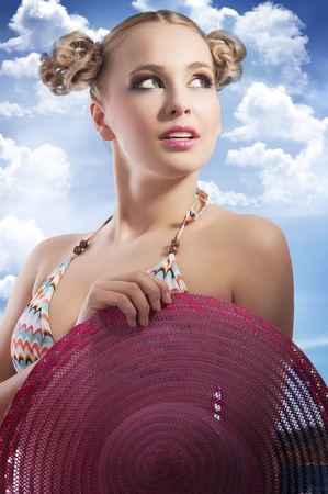 fashion shot of blond sensual woman in bikini with hat and hair style
の写真素材