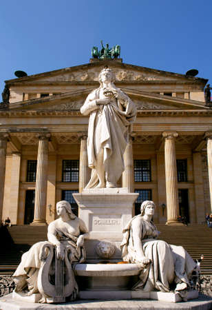 Gendarmenmarkt square statue, Berlinの写真素材