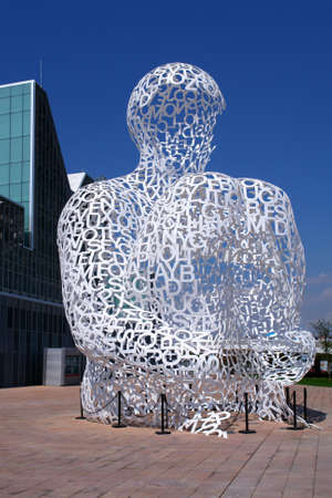 The modern sculpture by Artist Jaume Plensa  Zaragoza  Spain   El alma del Ebro was created for the International Exposition in Zaragoza                                のeditorial素材