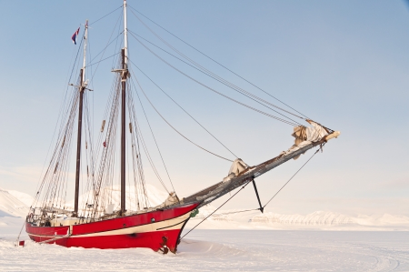 Ship run aground in the sea frozen in the island of svalvard in the Norwegian Arcticの写真素材