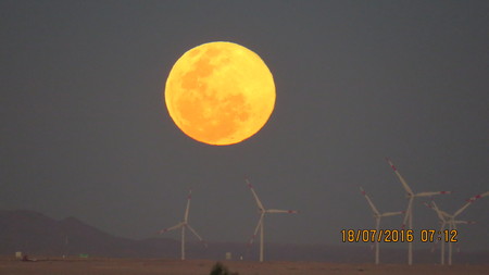 Afternoon Moonの写真素材