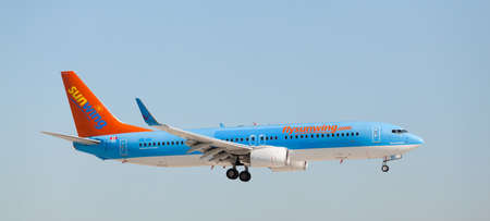 FORT LAUDERDALE, USA - April 5, 2015: A Sunwing Airlines Boeing 737 landing at Fort LauderdaleHollywood International Airport . Sunwing Airlines is a Canadian airline headquartered in Toronto.のeditorial素材