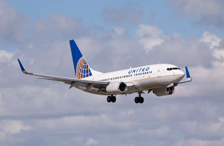 FORT LAUDERDALE - Novemebr 4, 2015: A United Airlines Boeing 737 aircraft landing at the Fort...