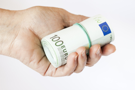 Roller of banknotes in the handの写真素材