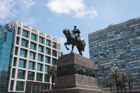 Montevideo / Uruguay, Dec 29, 2018: Artigas Mausoleum, in Plaza Independencia, Independence Square. Equestrian statue of the Uruguayan national hero Jose Artigas.のeditorial素材
