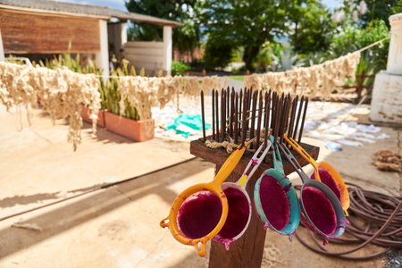 Strainers used in the dyeing of natural vegetable fibers for the production of handmade paper.