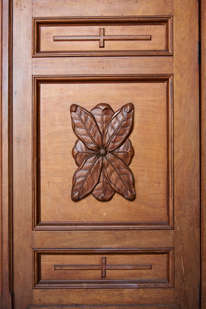 Barichara, Santander, Colombia; Nov 25, 2022: Detail of the Cathedral of the Immaculate Conception, the main catholic temple of the town, flower carved in wood.のeditorial素材