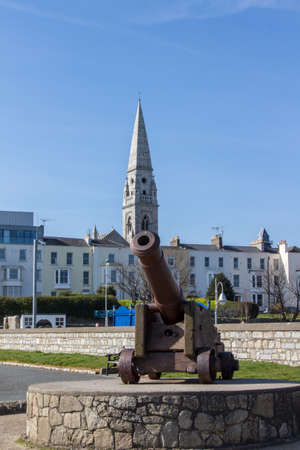 Cannon with the National Maritime Museum of Ireland in the backgroundのeditorial素材