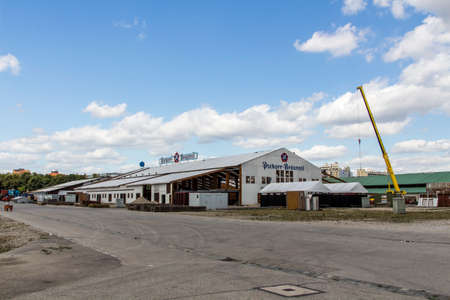 Building works in preparation of the Oktoberfest 2015 with the buildup of the famous beer tents, picture was taken on 30th July, roughly 2 months prior start of the folk festivalのeditorial素材