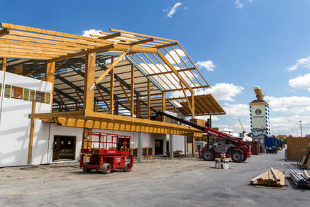 Building works in preparation of the Oktoberfest 2015 with the buildup of the famous beer tents, picture was taken on 30th July, roughly 2 months prior start of the folk festivalのeditorial素材