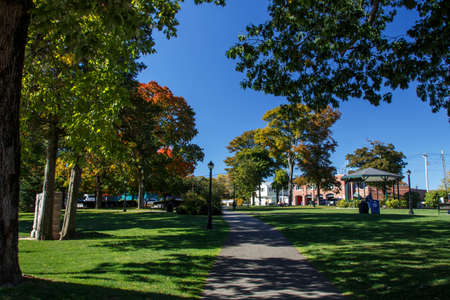 Village Green Park in the inner city of Bar Harbor (Maine, USA)の写真素材