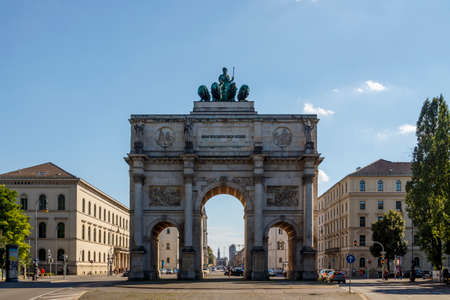 The Siegestor (Victory Gate) in Munich is a three-arched triumphal arch crowned with a statue of Bavaria with a lion-quadrigaのeditorial素材