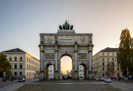 The Siegestor (Victory Gate) in Munich is a three-arched triumphal arch crowned with a statue of Bavaria with a lion-quadrigaのeditorial素材