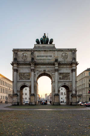 The Siegestor (Victory Gate) in Munich is a three-arched triumphal arch crowned with a statue of Bavaria with a lion-quadrigaのeditorial素材