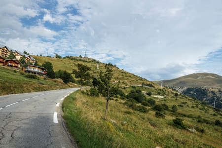 L'Alpe d'Huez, France - August 19, 2019: Ski resort and famous climb to L'Alpe d'Huez in summerのeditorial素材