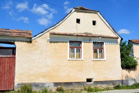 Typical houses in the village Crit. The villagers started building a single-nave Romanesque church, which is uncommon for a Saxon church, in the 13th century. They began construction by building the first choir and a semicircular apse, which opened towardのeditorial素材