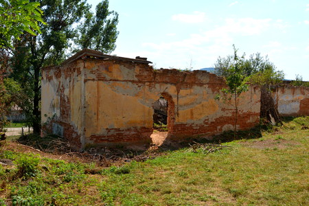Ruins. Fortified medieval saxon evangelic church in the village of Felmer, Felmern, Transylvania, Romania. The settlement was founded by the Saxon colonists in the middle of the 12th centuryの写真素材