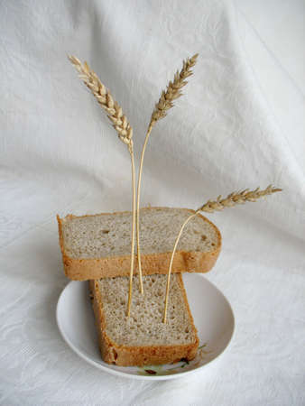 There are slices bread and three ears