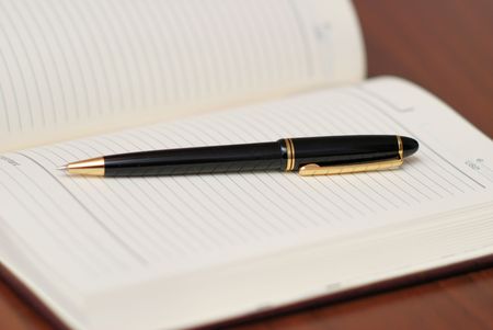 close-up of luxury ballpoint on blank organizerの写真素材