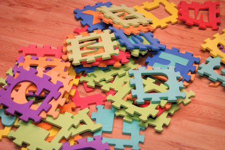 puzzle on the floor,messy room