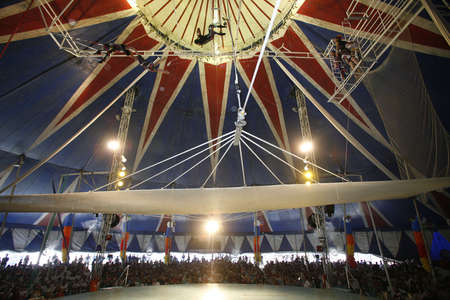 trapeze show in brazilian circus