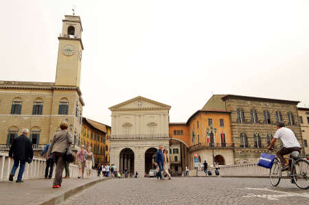 PISA, TOSCANY, ITALY - MAY 22, 2014- cityscape of pisaのeditorial素材
