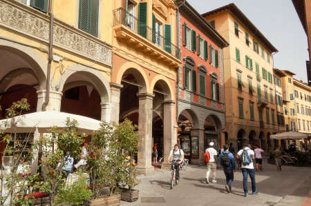 PISA, TOSCANY, ITALY - MAY 22, 2014- cityscape of pisaのeditorial素材