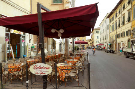 PISA, TOSCANY, ITALY - MAY 22, 2014- cityscape of pisaのeditorial素材