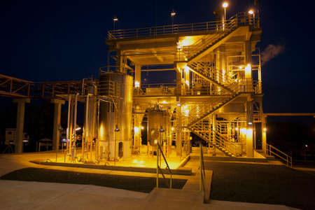 SAO PAULO, BRAZIL - MAY 11, 2009 - industry illuminated working at nightのeditorial素材