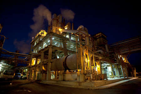 SAO PAULO, BRAZIL - MAY 11, 2009 - industry illuminated working at nightのeditorial素材