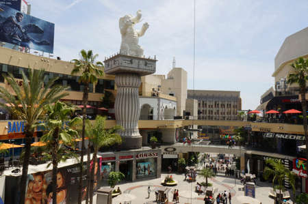 LOS ANGELES, CALIFORNIA, USA- JUN 01, 2015 -  star at the Hollywood's Walk of Fameのeditorial素材