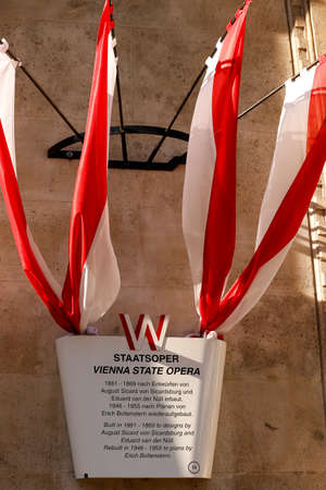 Informational board about construction and rebuilt in front Vienna State Opera House ( in germany and english)のeditorial素材