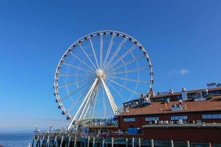 Seattle, Washington, USA - july 21, 2018 - The Seattle Great Wheel, at Pier 57 on Elliott Bay in Seattle, Washington.のeditorial素材