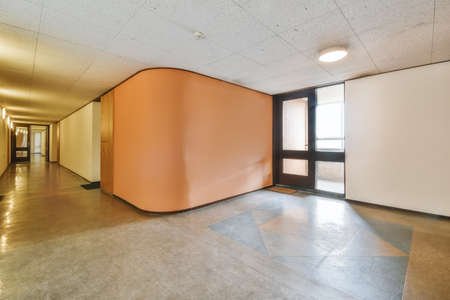 Large entrance hall with peach wall and balcony door